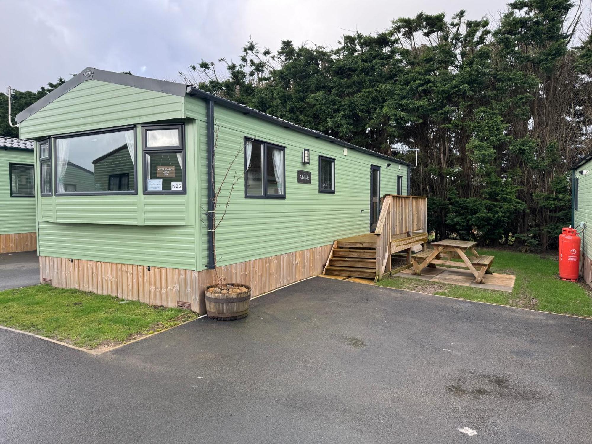 Appleblossom Lodge, Lido Leisure Park, ナレスボロ エクステリア 写真