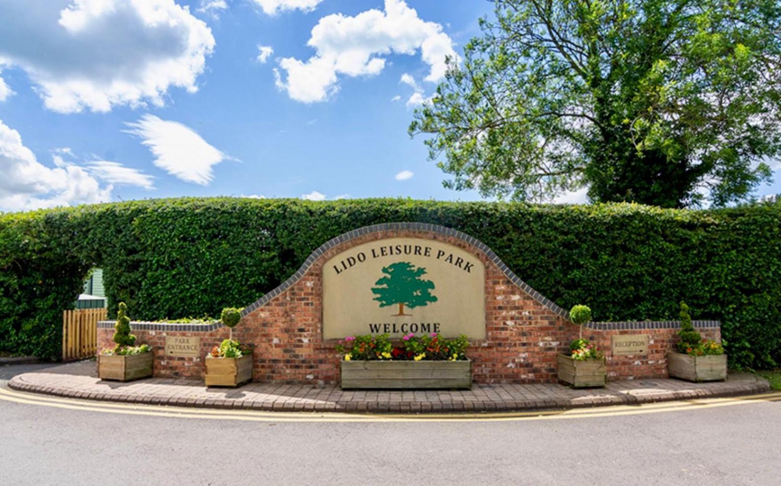 Appleblossom Lodge, Lido Leisure Park, ナレスボロ エクステリア 写真